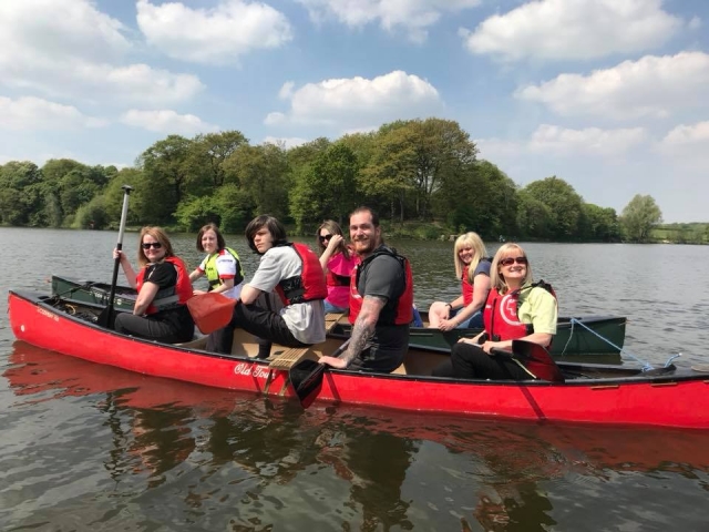  Canoa con monos de montaña en Manchester 